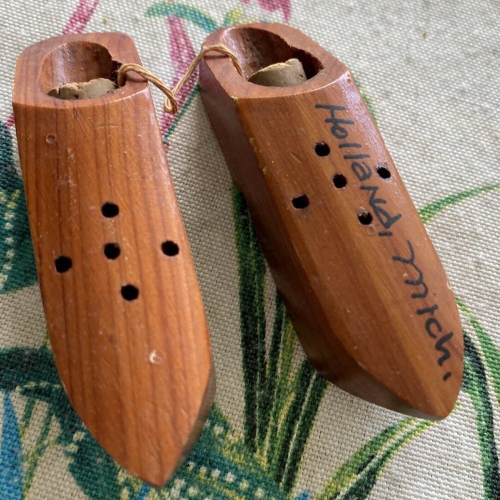 Vintage wooden salt pepper shakers Holland Michigan Shoes Corks Souvenir Cottage